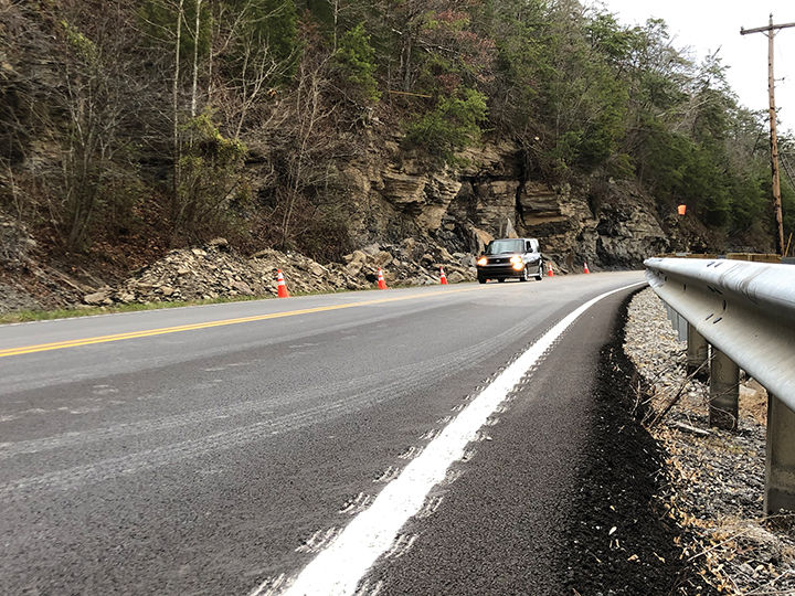 Rockslide closes Ky. 40, now reopened
